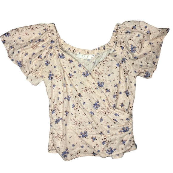 ASTR the Label Linen Blend Floral Ruched Wrap Top - Picture 9 of 10